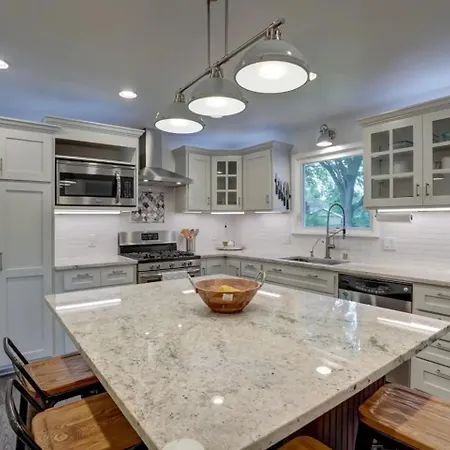 Spacious And Elegant Space With Premium Kitchen That Is Ideal For Gathering With Friends And Family